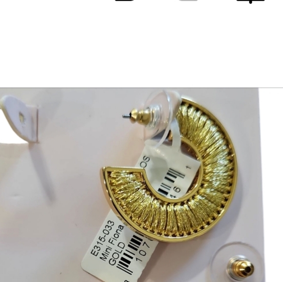 Mignonne Gavigan Mini Fiona Gold Hoops Earrings - Picture 4 of 7